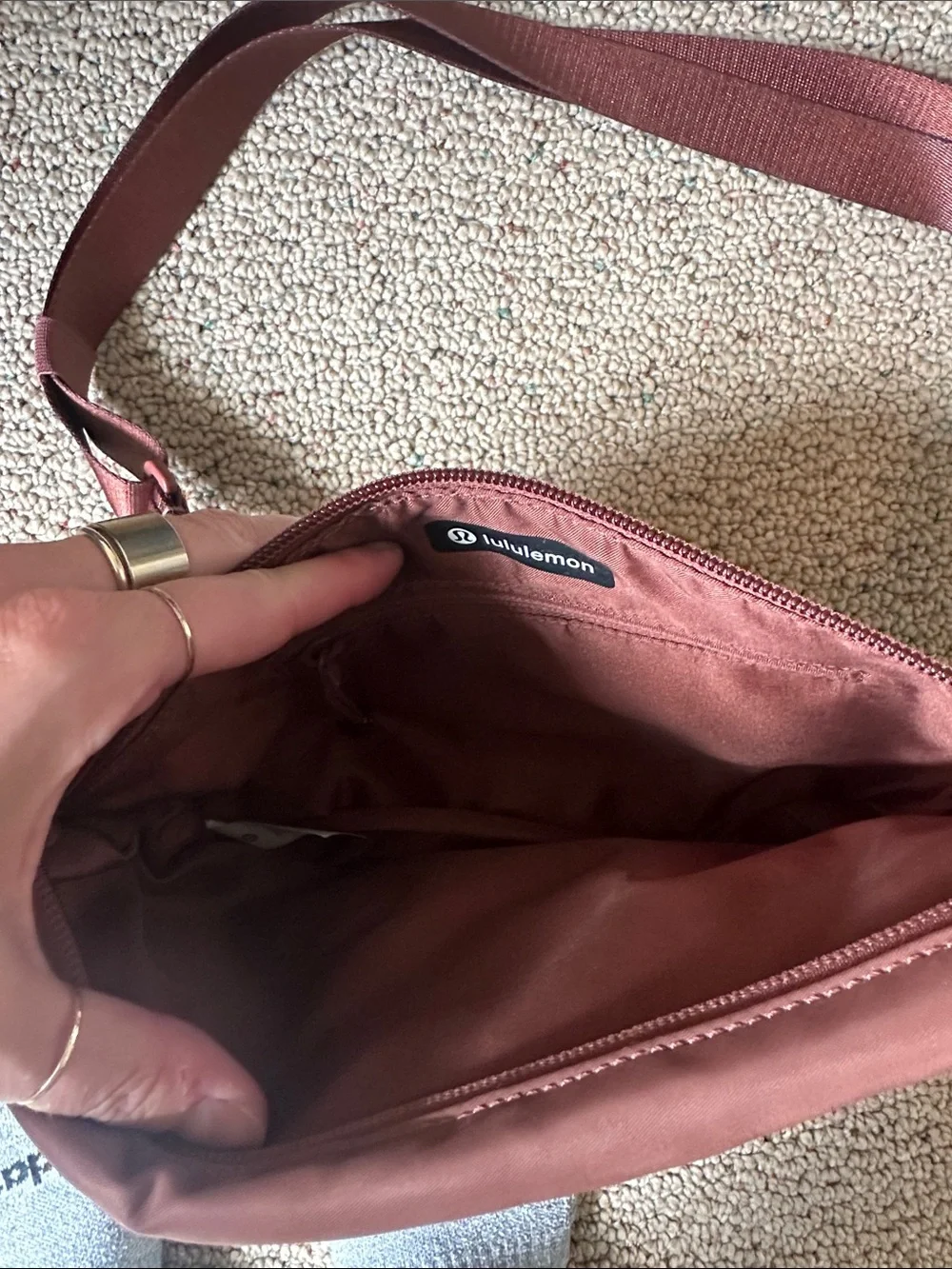 lululemon athletica all night festival Messenger Bag - Mauve